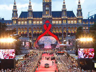 Dekoration und Raffvorhang aus Gobelintüll für den Life Ball 2010, Wien