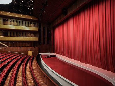 Musiktheater Linz stage curtains and projection screens