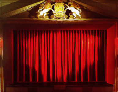 Theater Celle: Hauptvorhang und Bühnenaushang